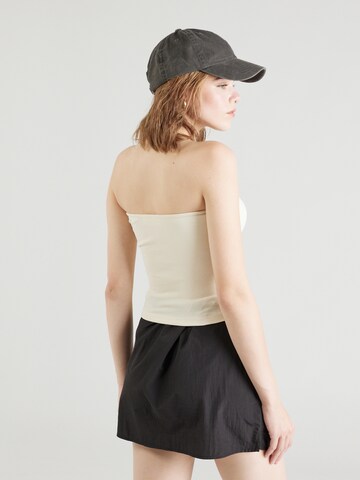 Top de la STUDIO SELECT pe bej