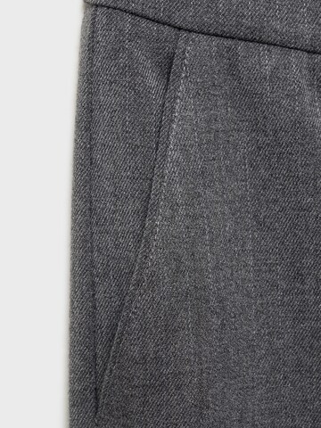 MANGO Slimfit Pressveckad byxa 'WARM' i grå
