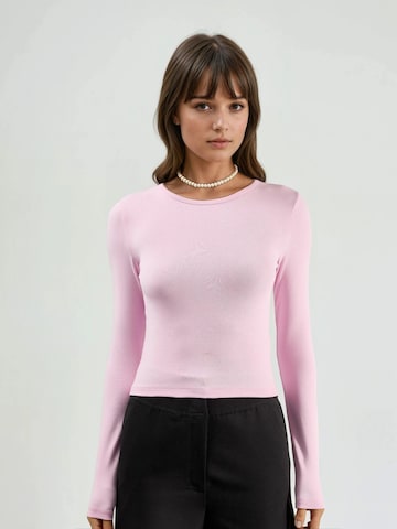 Busem Shirt in Pink: front