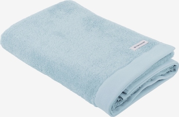 Serviette de douche TOM TAILOR en bleu : devant