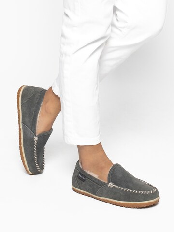 Mocassin 'Tempe' Minnetonka en gris : devant