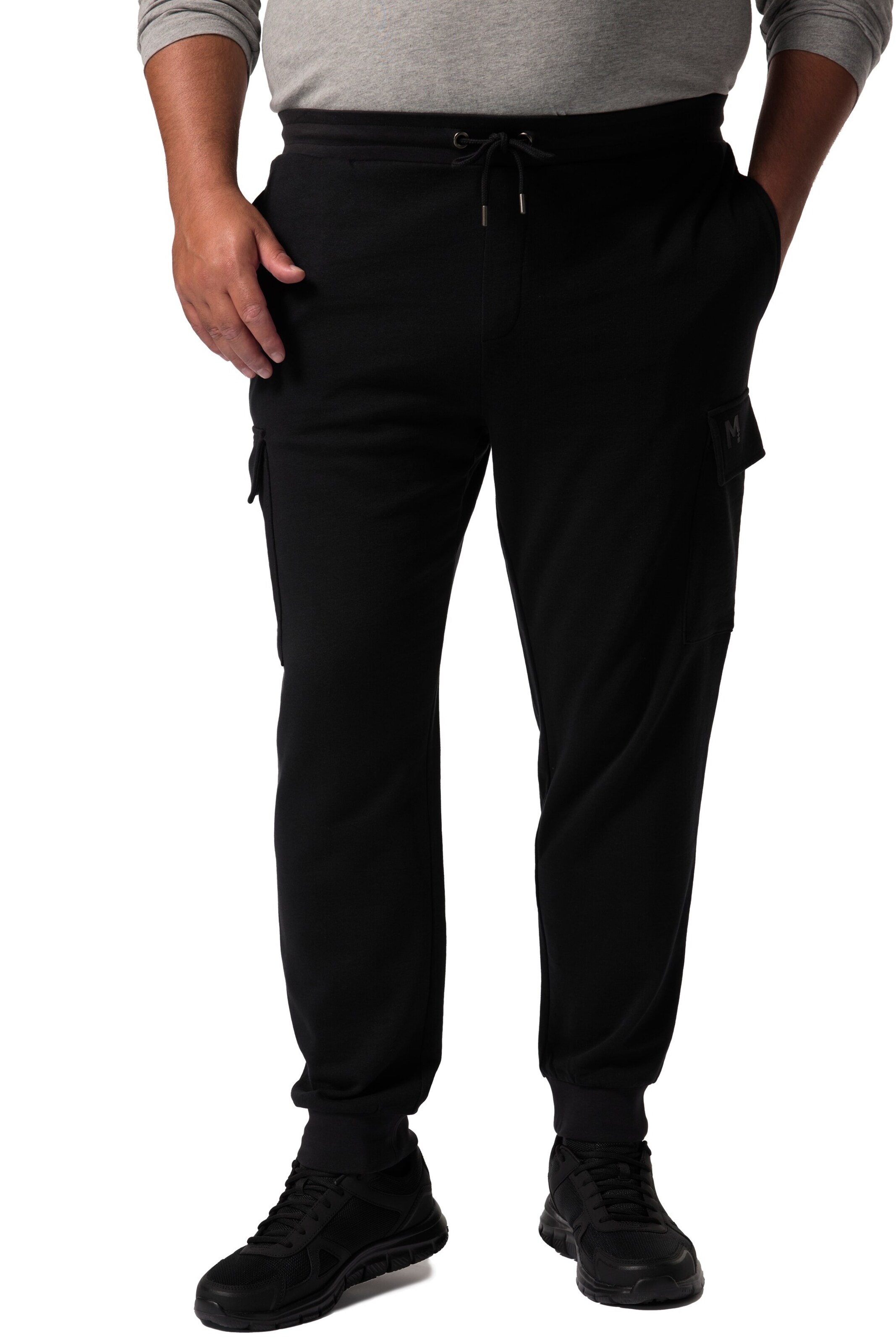 Men Plus Tapered Cargobroek in Zwart: voorkant