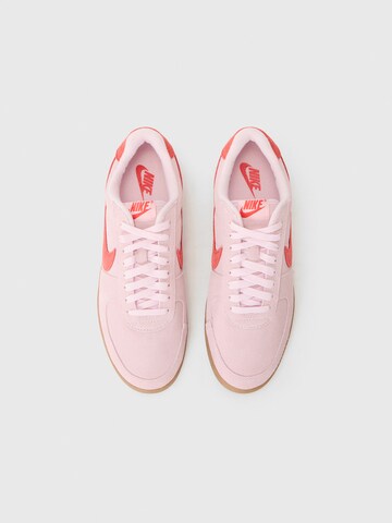 Sneaker low 'Field' de la Nike Sportswear pe roz: sus