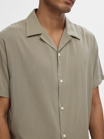 SELECTED HOMME Comfort Fit Skjorta 'REGAIR' i grå