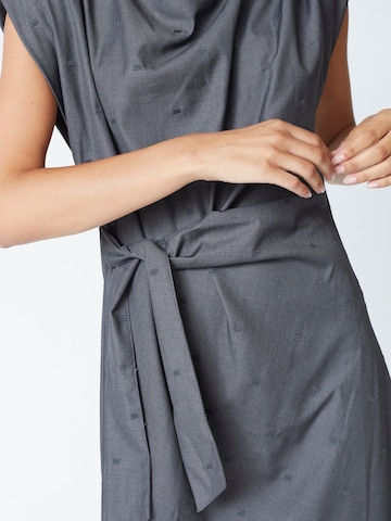 co'couture Mekko 'Saga' värissä harmaa