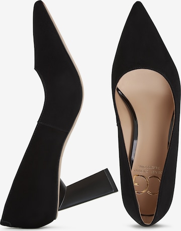 CESARE GASPARI Pumps in Black