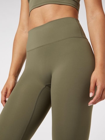 YO-GAYA Skinny Leggings in Green