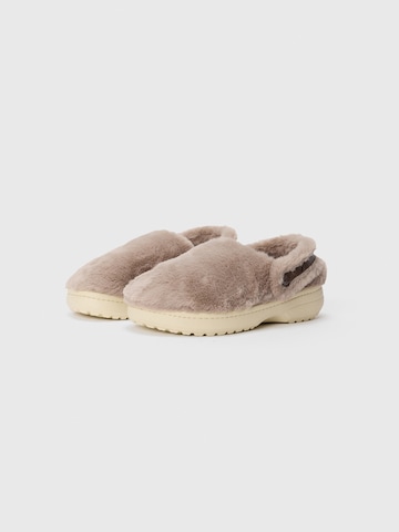 Crocs Puukengät & Crocs-jalkineet 'Classic Unfurgettable' värissä ruskea