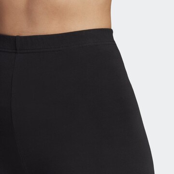 ADIDAS SPORTSWEAR Skinny Spodnie sportowe 'Essentials Pinstripe Block' w kolorze czarny