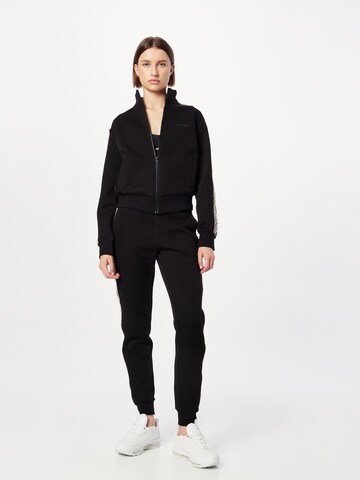GUESS - Tapered Pantalón deportivo 'Britney' en negro