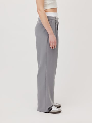 Loosefit Pantaloni con pieghe 'Dilane' di LeGer by Lena Gercke in grigio