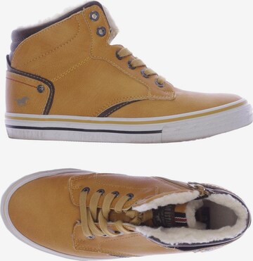 MUSTANG Sneakers & Trainers in 37 in Yellow: front