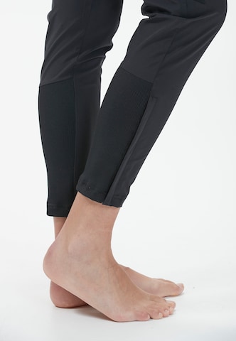 ENDURANCE Slimfit Sportbroek 'Medear' in Zwart