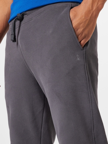 Effilé Pantalon 'ARDO' ARMEDANGELS en gris