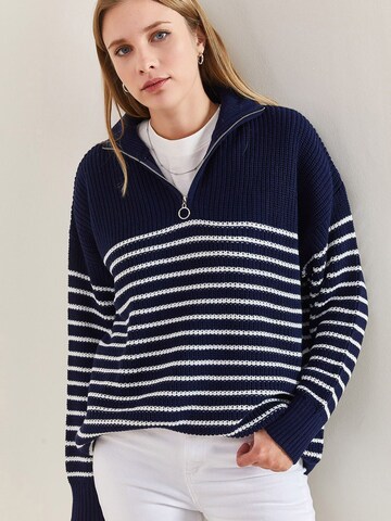 Bianco Lucci Sweater in Blue: front