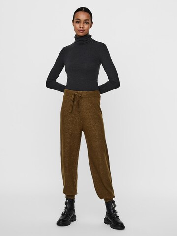 VERO MODA Tapered Hose 'Lefile' in Grün