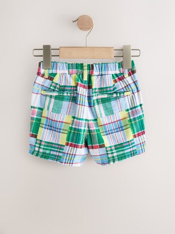 Next Regular Shorts in Grün