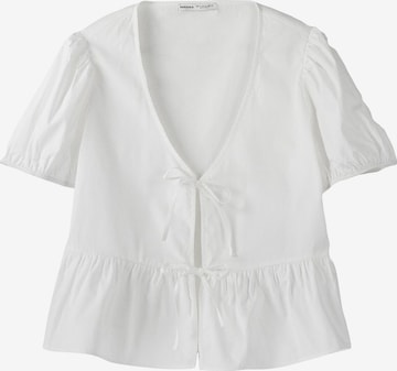 Bershka Blouse in White: front