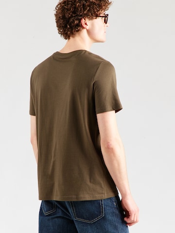 Tricou de la QS pe verde