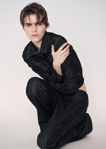 MANGO Flared Jeans 'June' in Schwarz