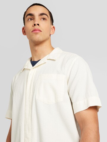 Coupe regular Chemise KnowledgeCotton Apparel en blanc