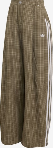ADIDAS ORIGINALS - Pantalón plisado en verde: frente