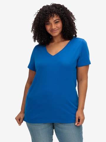 SHEEGO T-shirt i blå: framsida