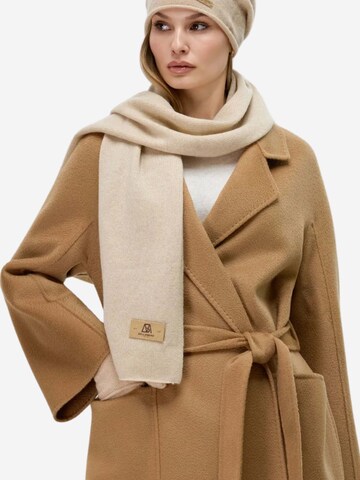 BELLEMERE NEW YORK Scarf in Beige: front