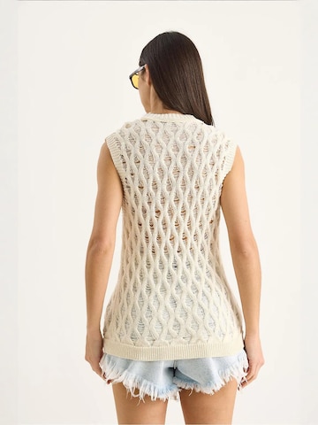 Top in maglia di Bianco Lucci in beige