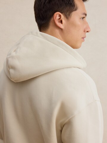 DAN FOX APPAREL Суичъри с качулка 'Fabian' в бяло