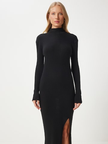 Happiness İstanbul Strickkleid in Schwarz