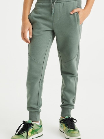 WE Fashion Tapered Trousers in Green: front