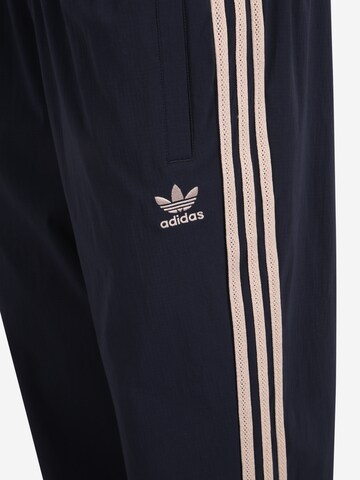 ADIDAS ORIGINALS Tapered Broek in Blauw