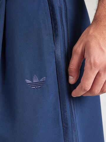 mėlyna ADIDAS ORIGINALS Plačios klešnės Klostuotos kelnės