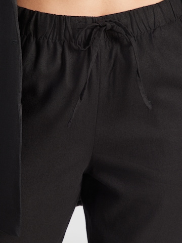 ONLY Carmakoma - Loosefit Pantalón 'CARGOA' en negro