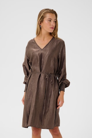 Kaffe Jurk 'KARizz' in Bruin: voorkant