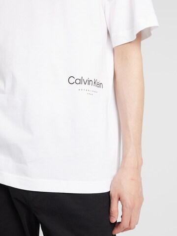 Tricou 'OFF PLACEMENT' de la Calvin Klein pe alb