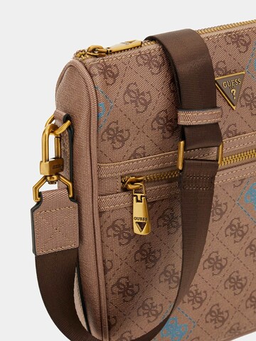 GUESS Umhängetasche 'Milano' in Braun