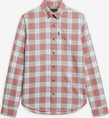 Coupe regular Chemise Superdry en rouge : devant