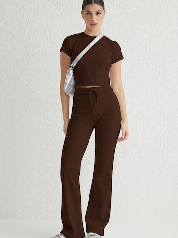 Trendyol Pantsuit in Brown: front