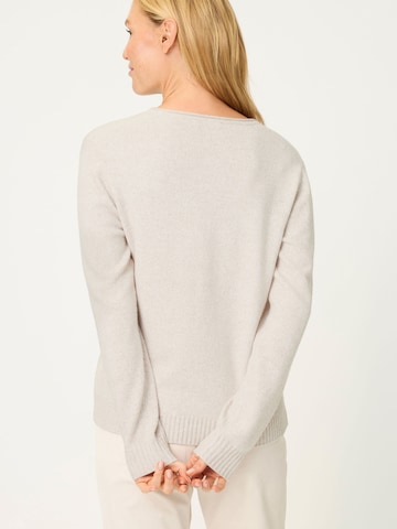 Olsen Pullover, mit  V-Ausschnitt, mit funkelnden Ziersteinen auf der Vorderseite in Beige