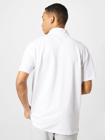 T-Shirt Urban Classics en blanc