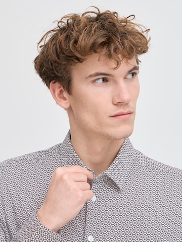Coupe regular Chemise business ' CFFRIDI ' Casual Friday en gris