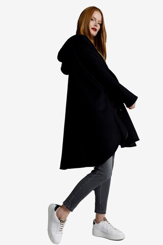 Ulla Popken Cape in Black