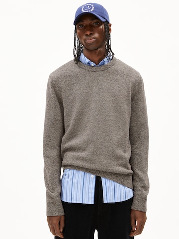 Pull-over ARMEDANGELS en marron : devant