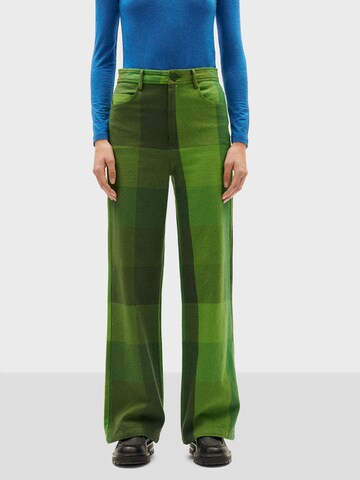 Thinking MU Loosefit Byxa 'CORAL' i grön: framsida