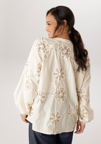 Aniston Blouse in Beige