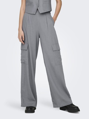 JDY Regular Cargo Pants in Grey: front