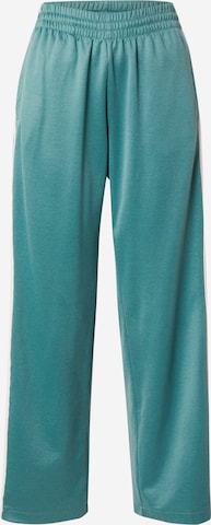 Abercrombie & FitchLoosefit Hlače - zelena boja: prednji dio