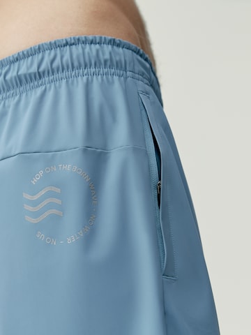 Born Living Yoga Regular Sportbroek ' Orinoco ' in Blauw